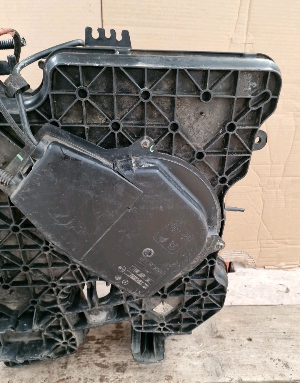 Peugeot Expert/Dispatch/Vivaro/ Proace ADBLUE TANK 4098016 (54)