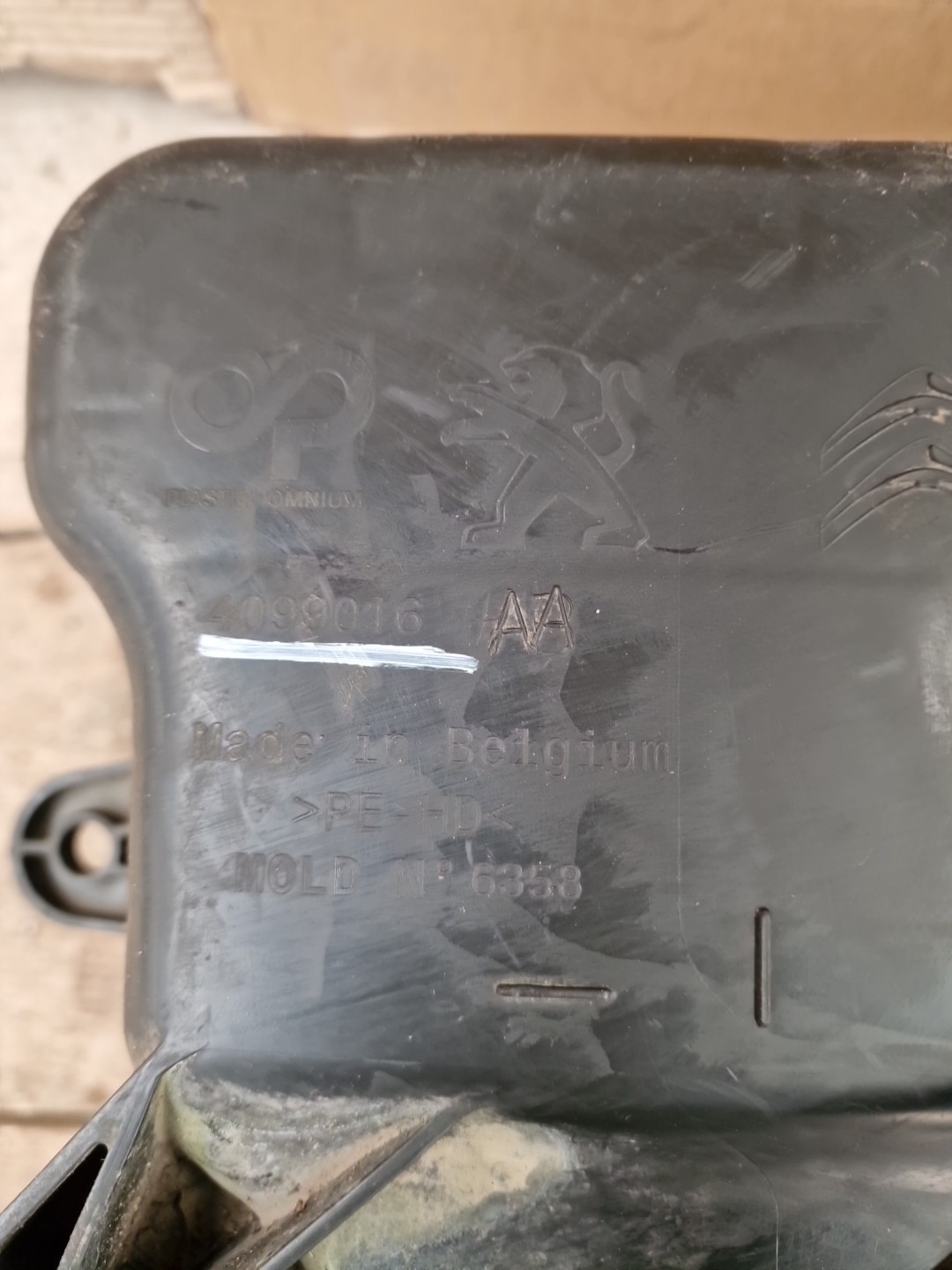 Peugeot Expert/Dispatch/Vivaro/ Proace ADBLUE TANK 4098016 (54)