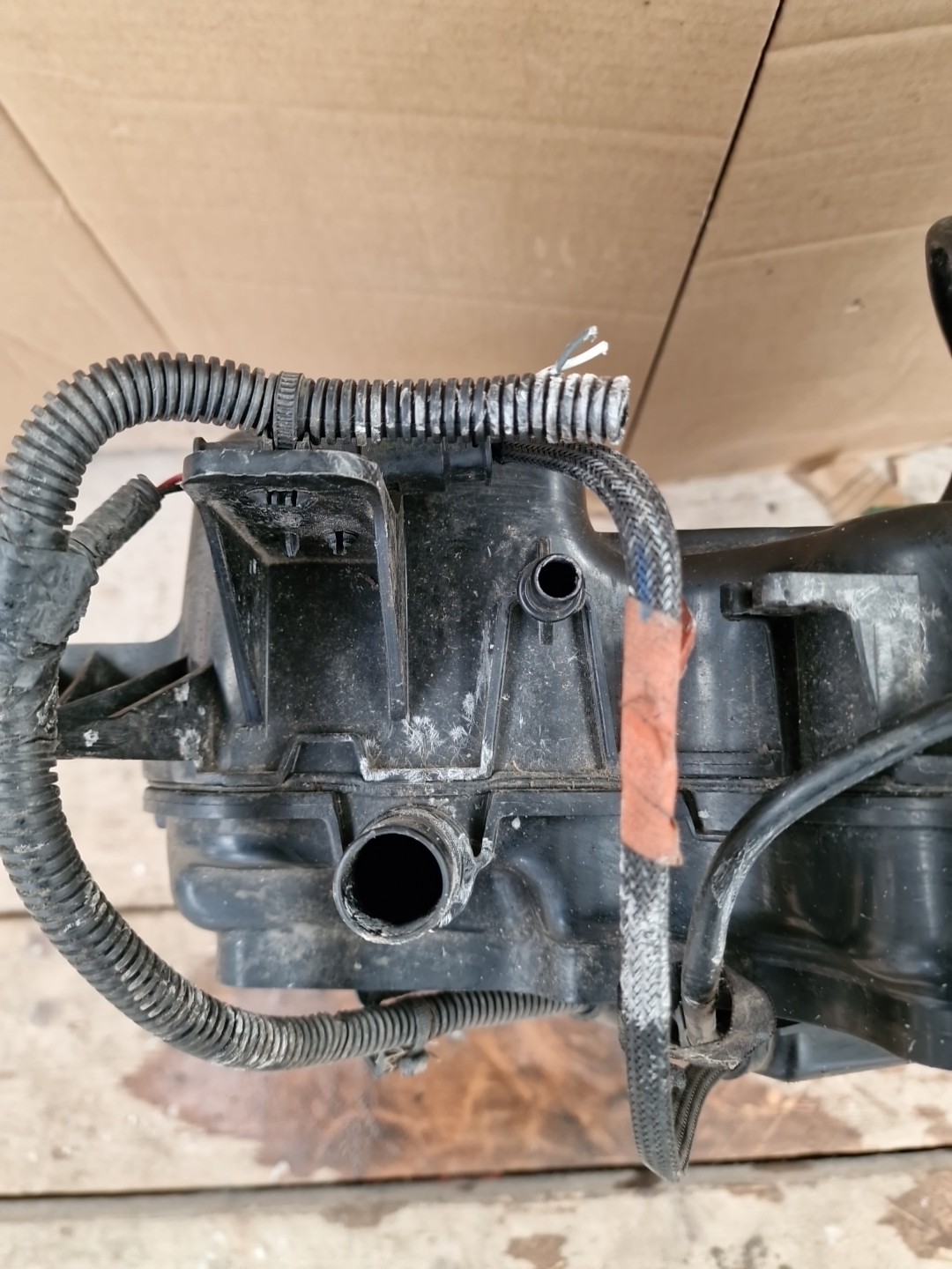 Peugeot Expert/Dispatch/Vivaro/ Proace ADBLUE TANK 4098016 (54)