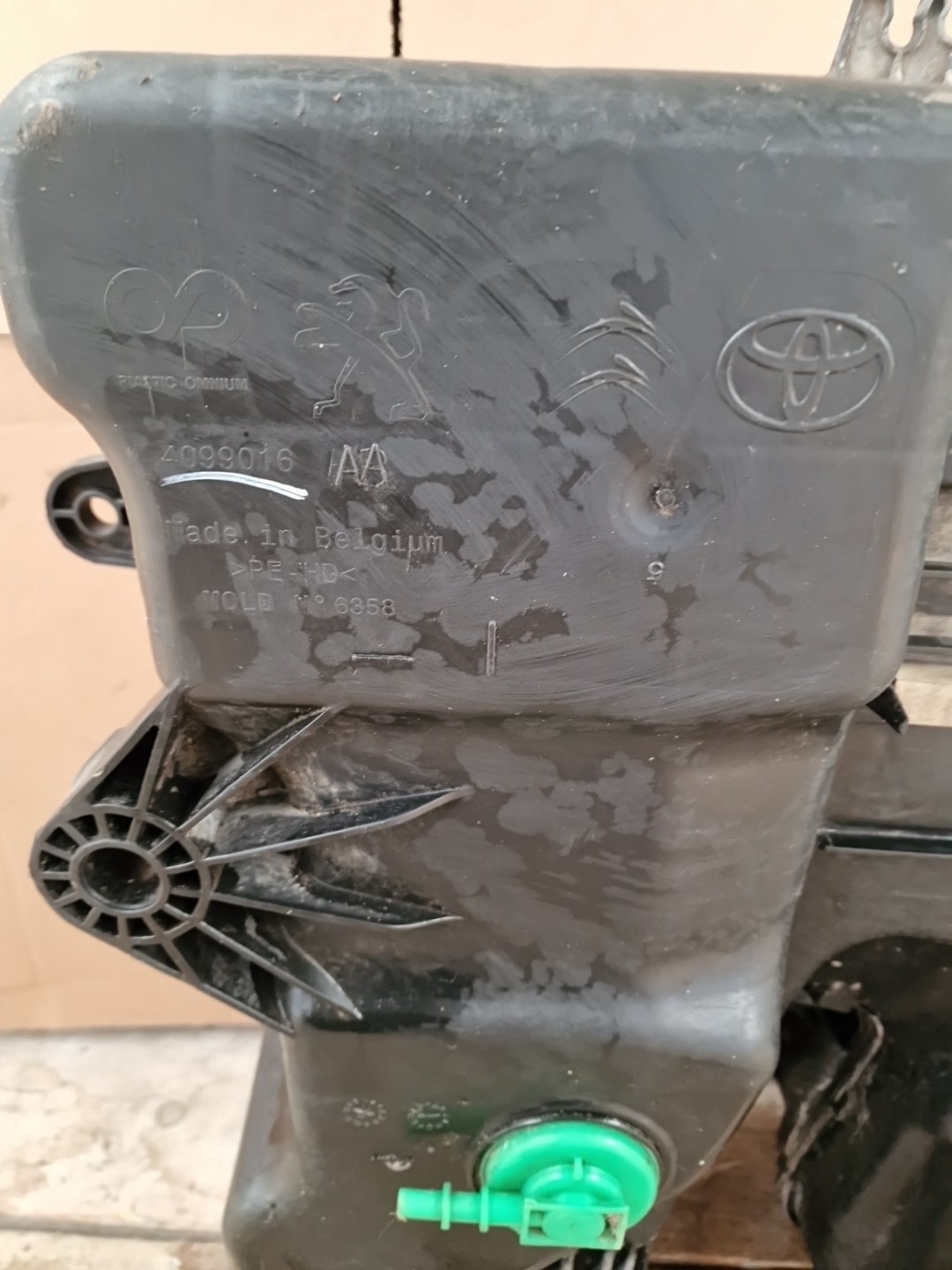 Peugeot Expert/Dispatch/Vivaro/ Proace ADBLUE TANK 4098016 (57)