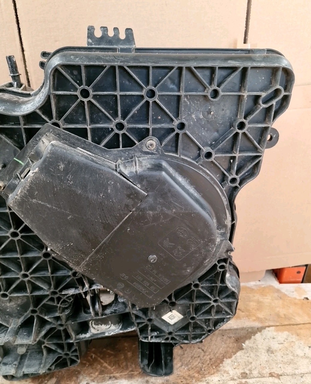 Peugeot Expert/Dispatch/Vivaro/ Proace ADBLUE TANK 4098016 (57)