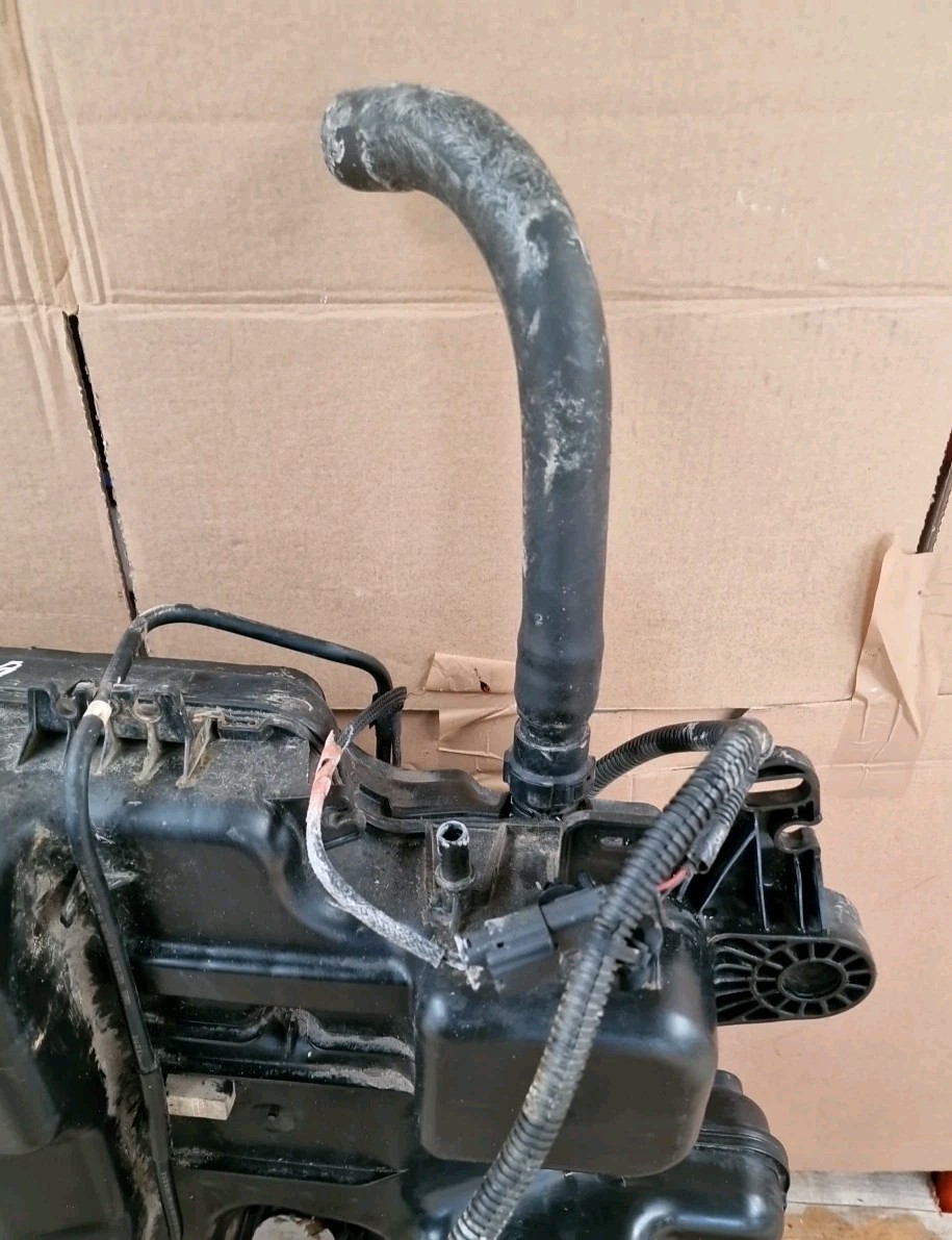 Peugeot Expert/Dispatch/Vivaro/ Proace ADBLUE TANK 4098016 (59)