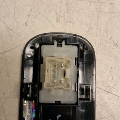 Renault Master Front Right Side Window Switch 254110176R (26). - Image 9