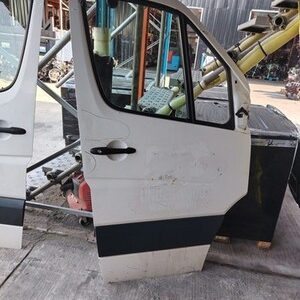 Mercedes Sprinter W906 2006 2018 Front Door Right Side OS BREAKING P815