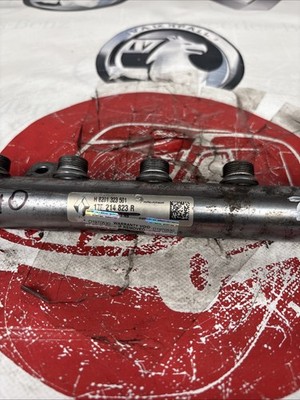 VAUXHALL VIVARO TRAFIC Diesel Fuel Injector Rail 175214823R 740