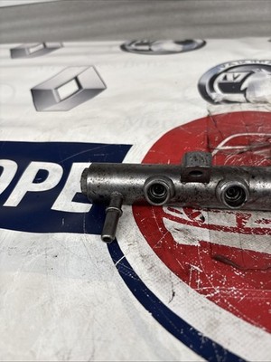 VAUXHALL VIVARO TRAFIC Diesel Fuel Injector Rail 175214823R 740