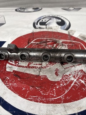 VAUXHALL VIVARO TRAFIC Diesel Fuel Injector Rail 175214823R 740