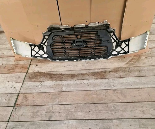 Ford Transit MK8 2015-2019 Front Grille (32) - Image 12