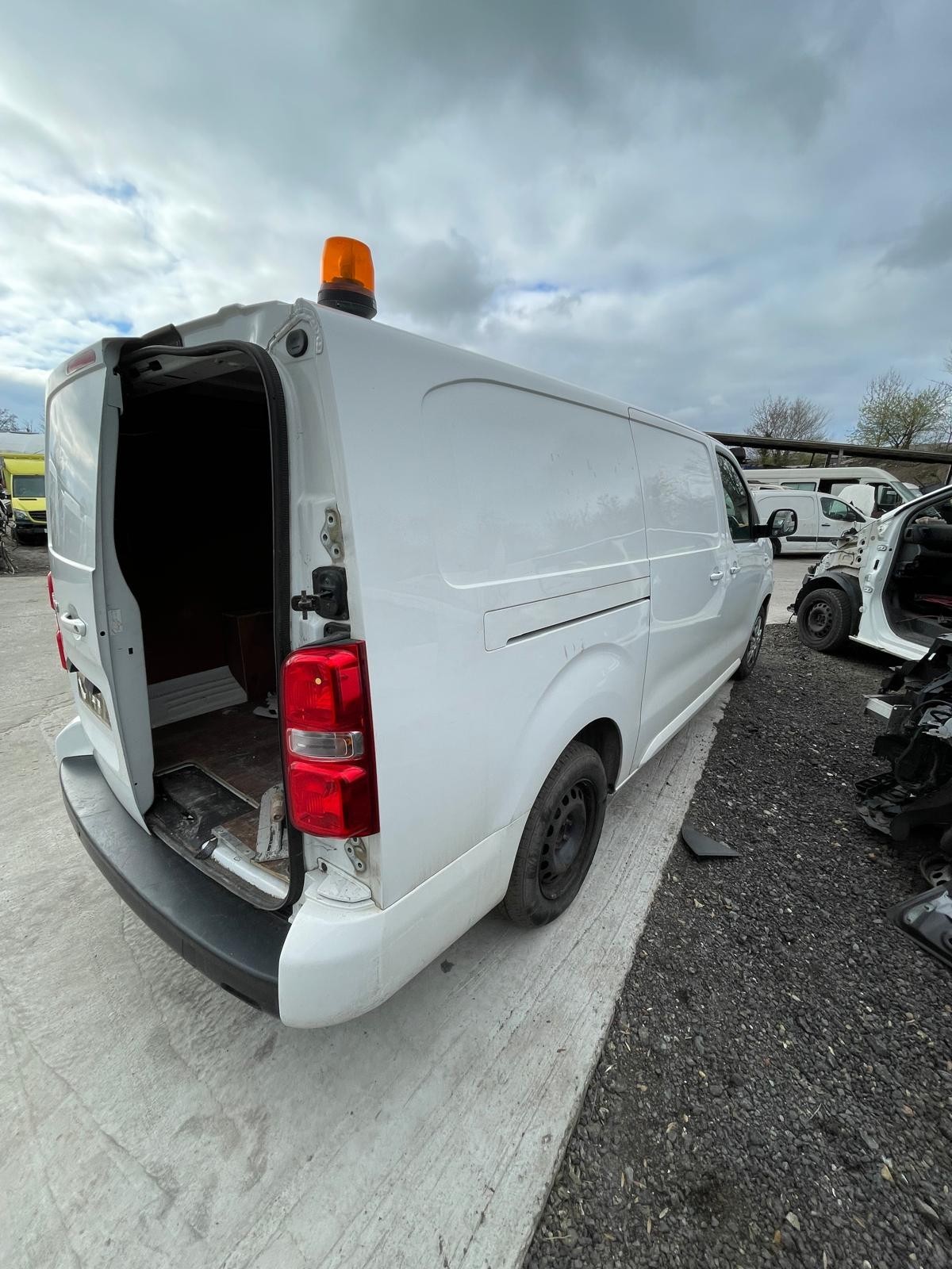 Dispatch Expert Proace Side Loading Sliding Door OS White 2017-2025 Vivaro 20 25