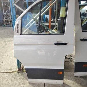 VW Crafter   Front Door NS 2017 2026 BREAKING P1365