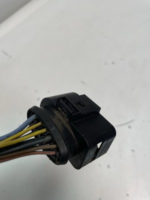 Ford Transit Mk8 2015 2026 Right Side OS Headlight Plug With Wire - Image 4