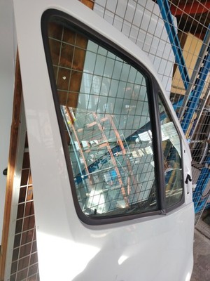 Mercedes Sprinter 2018 2026 Front Door Right Side OS BREAKING P1437 - Image 4