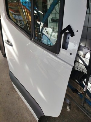 Mercedes Sprinter 2018 2026 Front Door Right Side OS BREAKING P1437 - Image 14