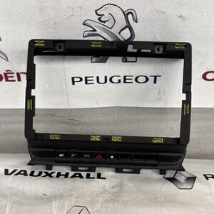 Renault Master III 2010 2023 Radio Head Unit Trim 682603805R 205
